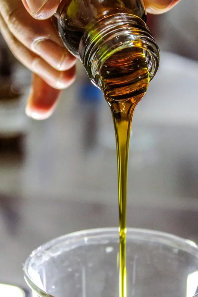 cách kiểm tra tỉ số acid của tinh dầu đàn hương
