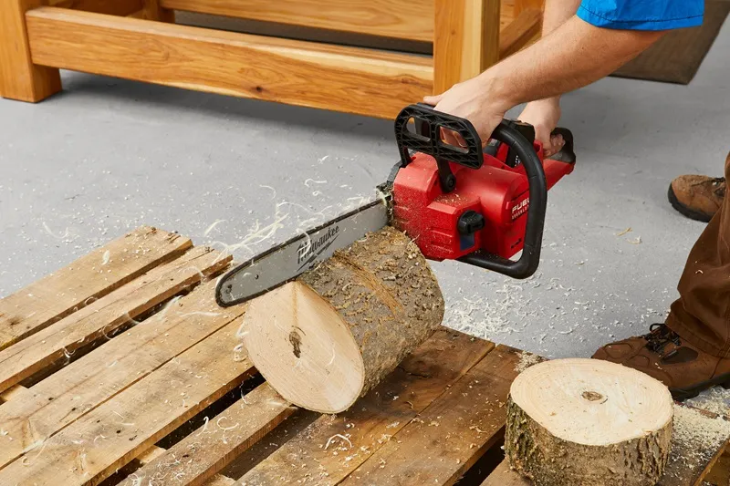 cách xẻ gỗ đàn hương