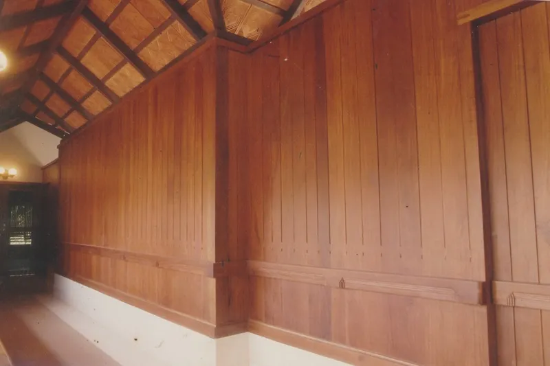 ốp tường bằng gỗ đàn hương