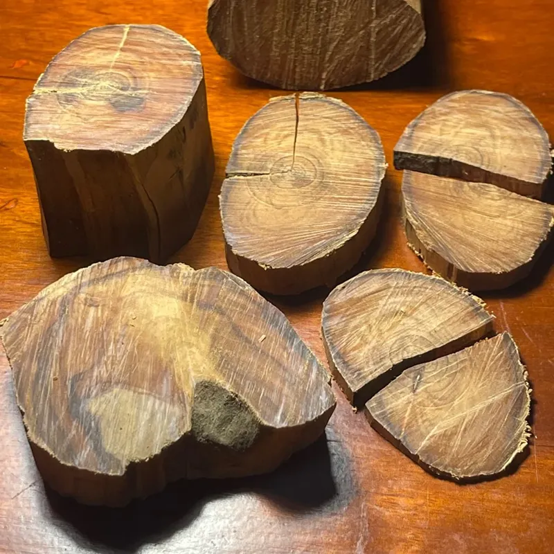 thớ gỗ đàn hương