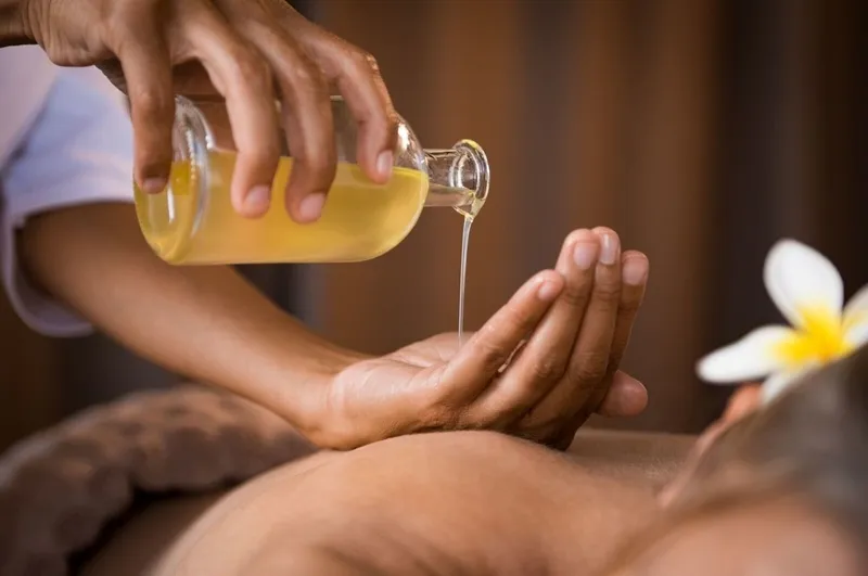 tinh dầu đàn hương dùng trong mát xa