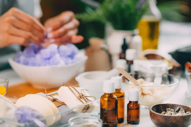 tự làm tinh dầu đàn hương tại nhà