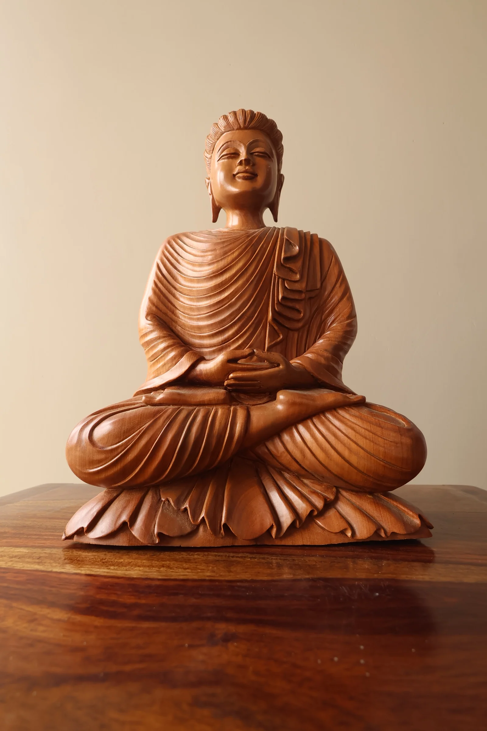 tượng phật bằng gỗ đàn hương