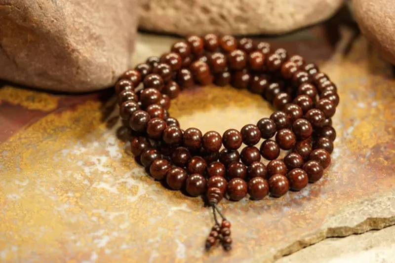 vòng tay đàn hương hợp mệnh gì