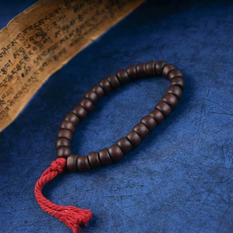 vòng tay từ gỗ đàn hương