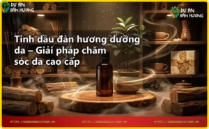Bàn tay phụ nữ thoa tinh dầu đàn hương dưỡng da lên cánh tay